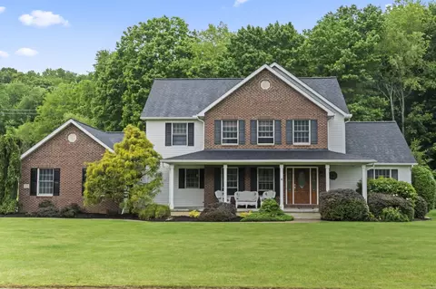525 Gleneagles Dr, Newark, OH 43055