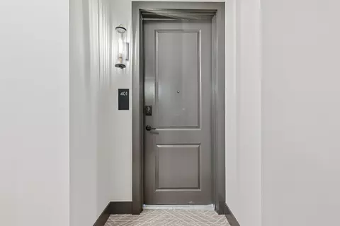 2842 Gunnison Dr #401, Columbus, OH 43228
