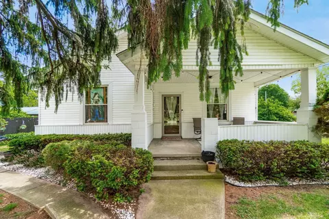 217 E High St, Ashley, OH 43003