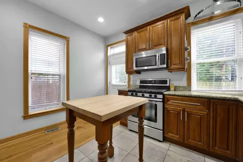Kitchen - 29 E 2nd Ave, Columbus, OH 43201 photo 4 of 6