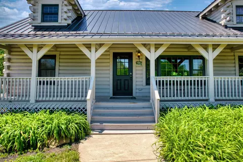8265 Preston Rd, Newark, OH 43055