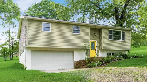126 Juanita Dr, Zanesville, OH 43701