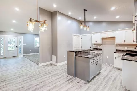 Entry Way - 228 E Walnut Street Ext, Danville, OH 43014 photo 1 of 2