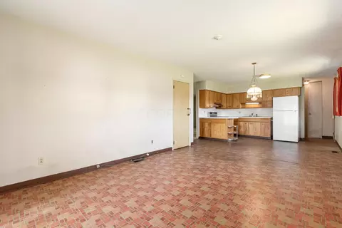 Living - 2928 N Gresham Rd, Columbus, OH 43204 photo 3 of 10