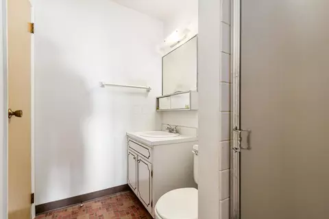 Bath - 2928 N Gresham Rd, Columbus, OH 43204 photo 1 of 2