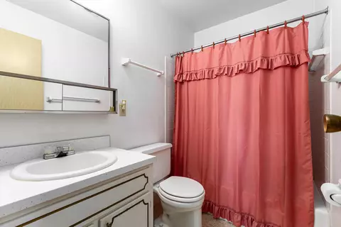 Bath - 2928 N Gresham Rd, Columbus, OH 43204 photo 2 of 2