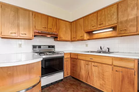Kitchen - 2928 N Gresham Rd, Columbus, OH 43204 photo 2 of 3