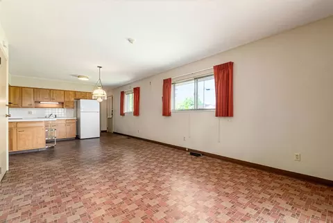 Living - 2928 N Gresham Rd, Columbus, OH 43204 photo 4 of 10