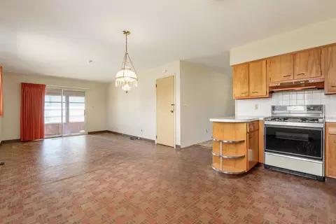 Living - 2928 N Gresham Rd, Columbus, OH 43204 photo 5 of 10