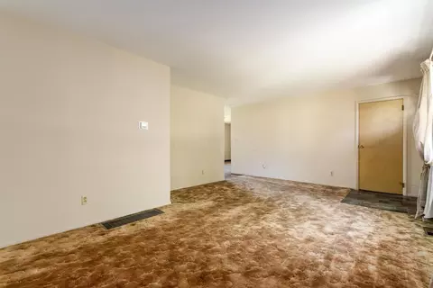 Living - 2928 N Gresham Rd, Columbus, OH 43204 photo 9 of 10