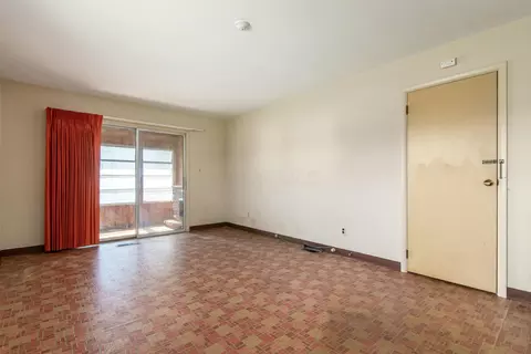 Living - 2928 N Gresham Rd, Columbus, OH 43204 photo 2 of 10