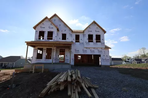 402 Fannin Dr, Pataskala, OH 43062