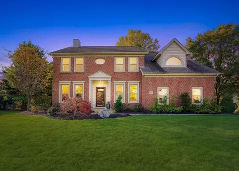 6255 Spinnaker Dr, Lewis Center, OH 43035