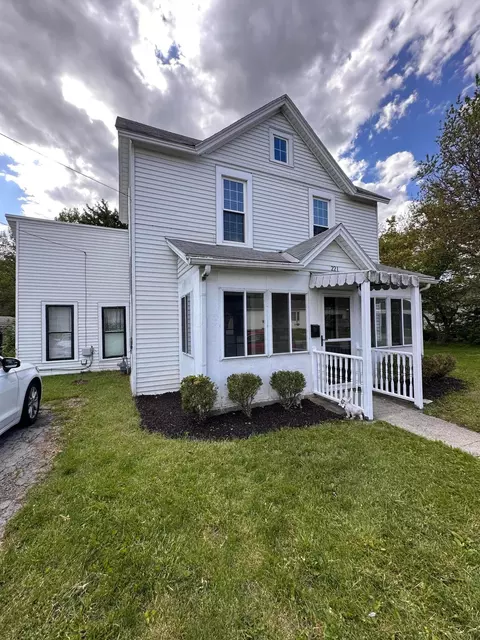 221 N Hayes St, Bellefontaine, OH 43311