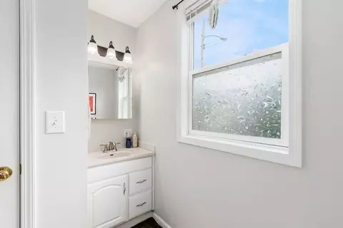 Bath - 154 E Tompkins St, Columbus, OH 43202 photo 1 of 2