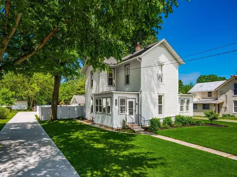 304 E High St, Ashley, OH 43003