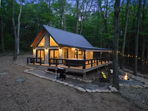 15612 Uckor Rd, Rockbridge, OH 43149