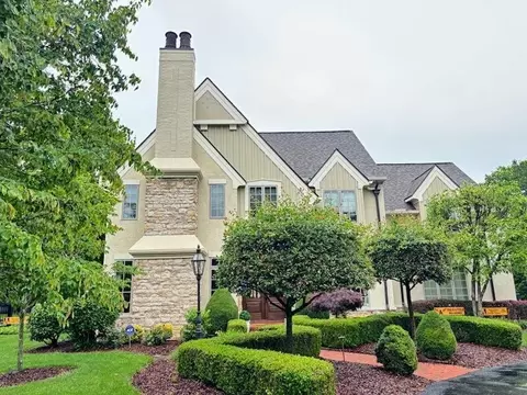 2462 Lane Rd, Columbus, OH 43220