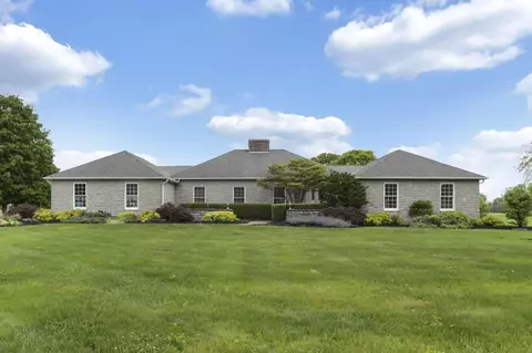 3588 Thornhill Ln, Grove City, OH 43123