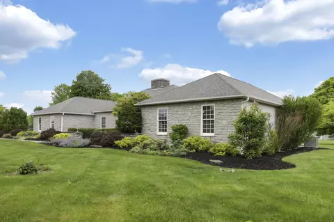 3588 Thornhill Ln, Grove City, OH 43123