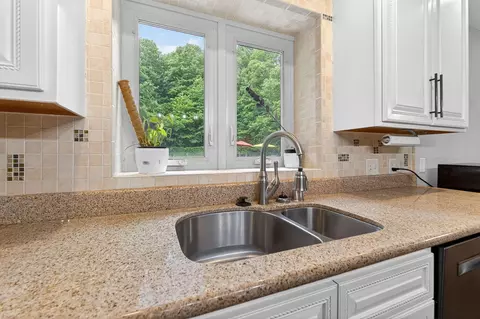 Kitchen - 7207 Coonpath Rd NW, Carroll, OH 43112 photo 4 of 6
