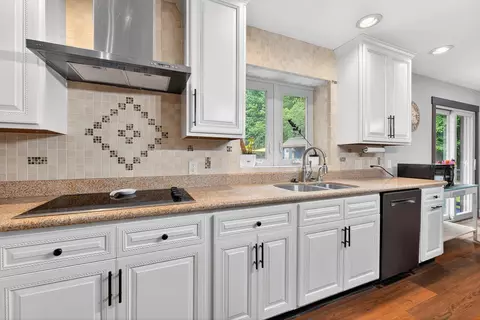 Kitchen - 7207 Coonpath Rd NW, Carroll, OH 43112 photo 2 of 6