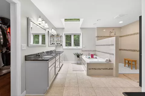 Bath - 7207 Coonpath Rd NW, Carroll, OH 43112 photo 6 of 13