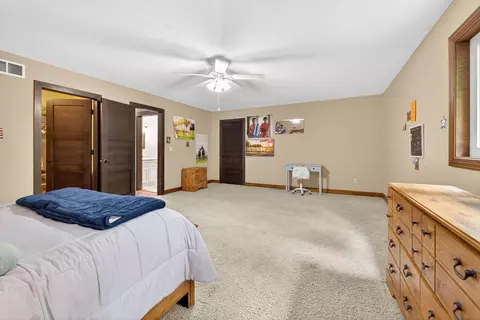 Bedroom - 7207 Coonpath Rd NW, Carroll, OH 43112 photo 3 of 7