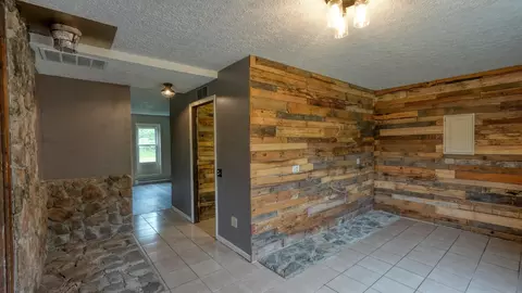 Entry Way - 280 Virginia Ridge Rd, Philo, OH 43771 photo 2 of 7