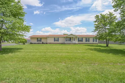 87 Camp Grove Rd SE, Washington Court House, OH 43160