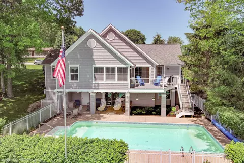 763 Glenview Dr, Howard, OH 43028
