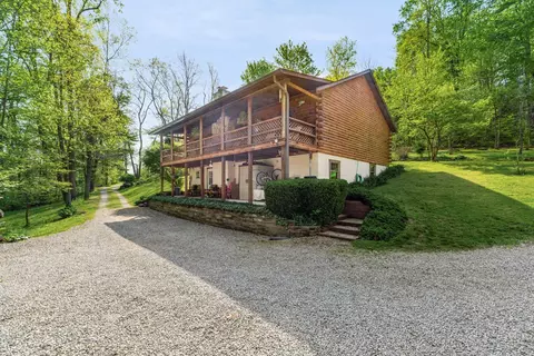 31280 Anglebrook Ln, Logan, OH 43138