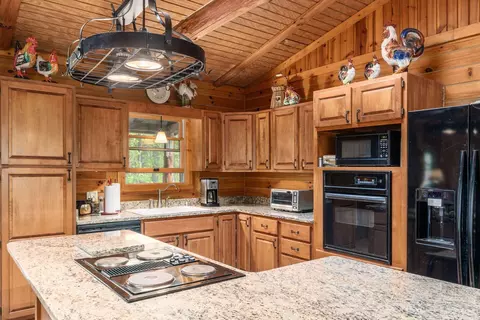 Kitchen - 31280 Anglebrook Ln, Logan, OH 43138 photo 6 of 6