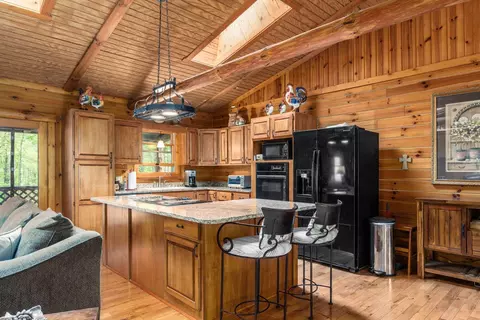 Kitchen - 31280 Anglebrook Ln, Logan, OH 43138 photo 5 of 6