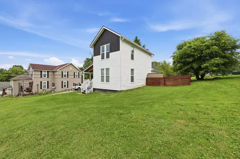 418 N Pleasant St, New Lexington, OH 43764