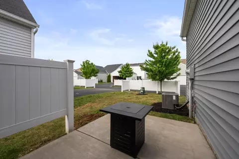 Exterior - 5452 Spring River Ave, Dublin, OH 43016 photo 4 of 4
