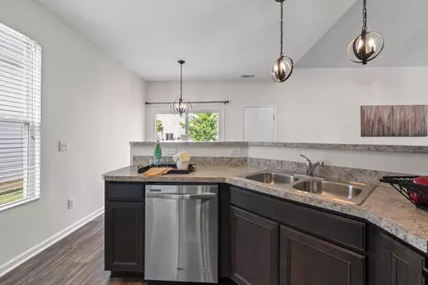 Kitchen - 5452 Spring River Ave, Dublin, OH 43016 photo 2 of 2