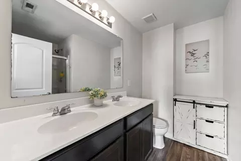 Bath - 5452 Spring River Ave, Dublin, OH 43016 photo 2 of 4