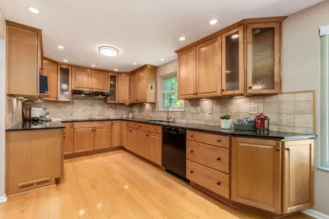 Kitchen - 2400 Willis Rd, Dublin, OH 43016 photo 1 of 4