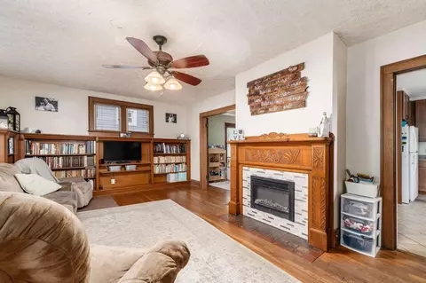 Living - 224 Hunter St, Newark, OH 43055 photo 1 of 3