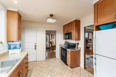 Kitchen - 224 Hunter St, Newark, OH 43055 photo 2 of 2