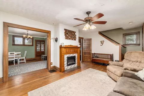 Living - 224 Hunter St, Newark, OH 43055 photo 2 of 3