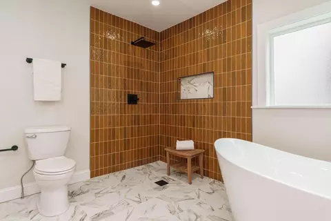 Bath - 348 E Morrill Ave, Columbus, OH 43207 photo 4 of 5