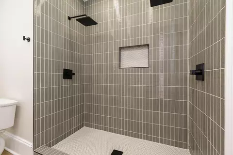 Bath - 348 E Morrill Ave, Columbus, OH 43207 photo 2 of 5