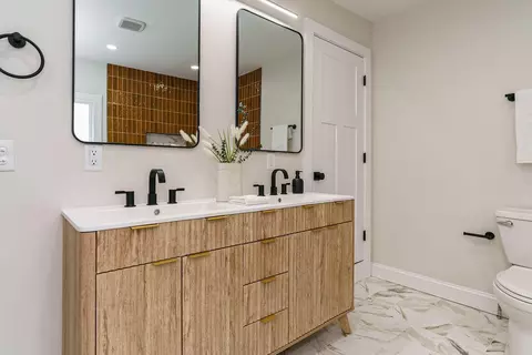 Bath - 348 E Morrill Ave, Columbus, OH 43207 photo 3 of 5
