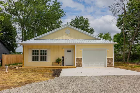 5719 Dahlia Dr NE, Thornville, OH 43076