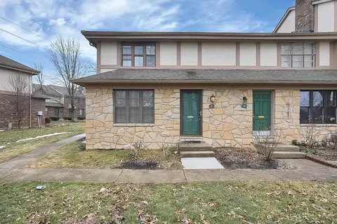97 Stornoway Dr W, Columbus, OH 43213