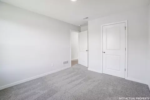 Bedroom - 218 Vine Grove Dr, Circleville, OH 43113 photo 8 of 10