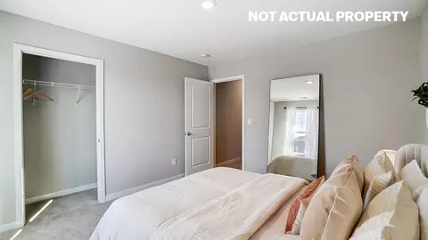 Bedroom - 218 Vine Grove Dr, Circleville, OH 43113 photo 9 of 10