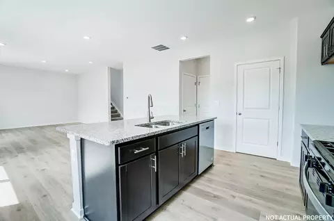 Kitchen - 218 Vine Grove Dr, Circleville, OH 43113 photo 5 of 6